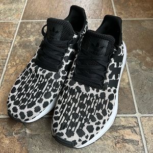 Adidas Women’s Swift Run Shoes, gray/black leopard, Size 9.5 women’s